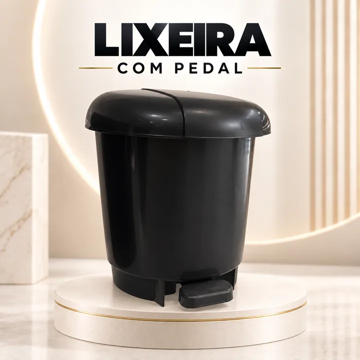 Lixeira preta com pedal